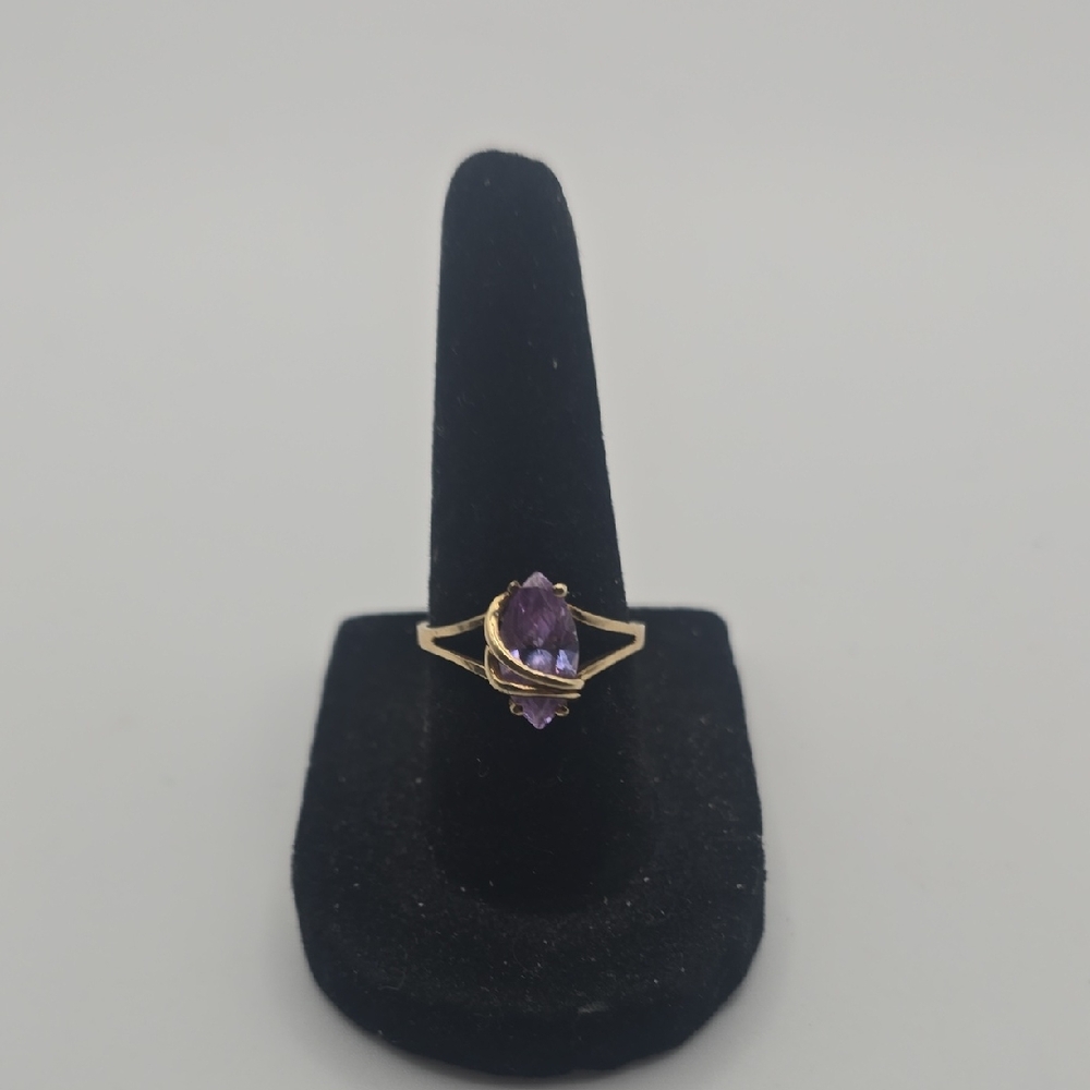 7.5 10k Gold and Purple Amethyst Ring